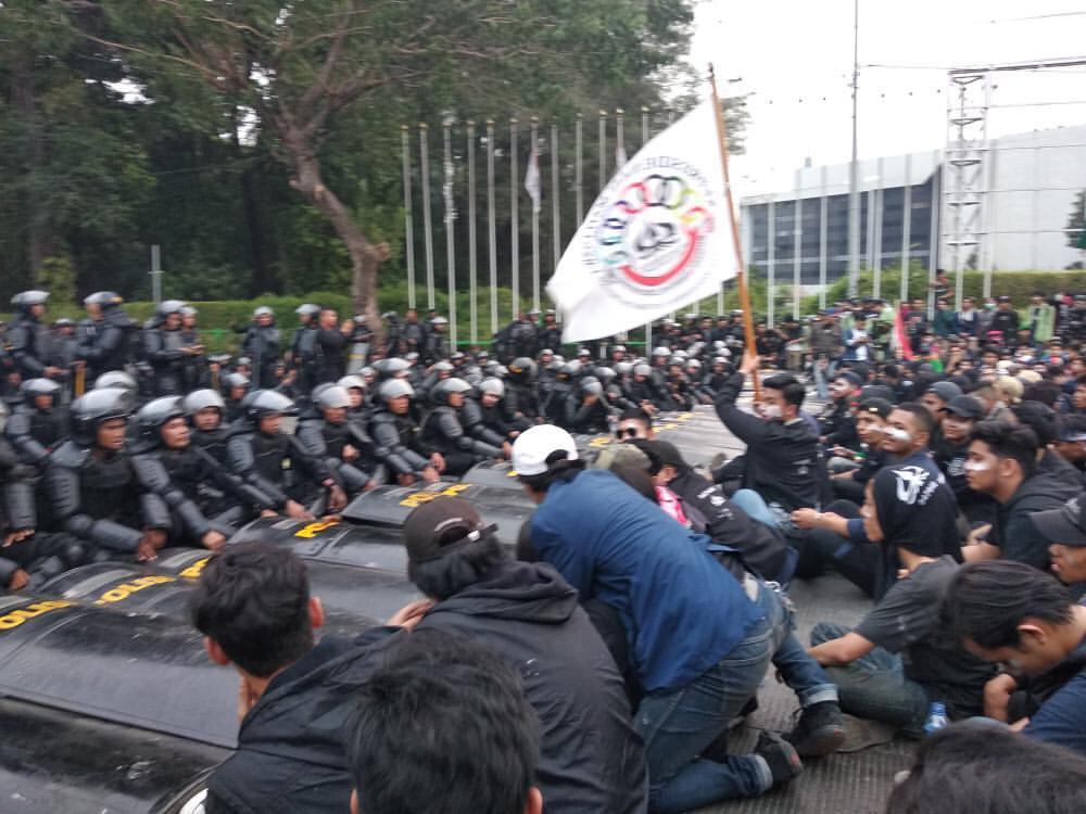 Presma Trisakti prihatin atas maraknya aksi unjuk rasa anarkhis yang tidak merepresentasikan semangat intelektual.